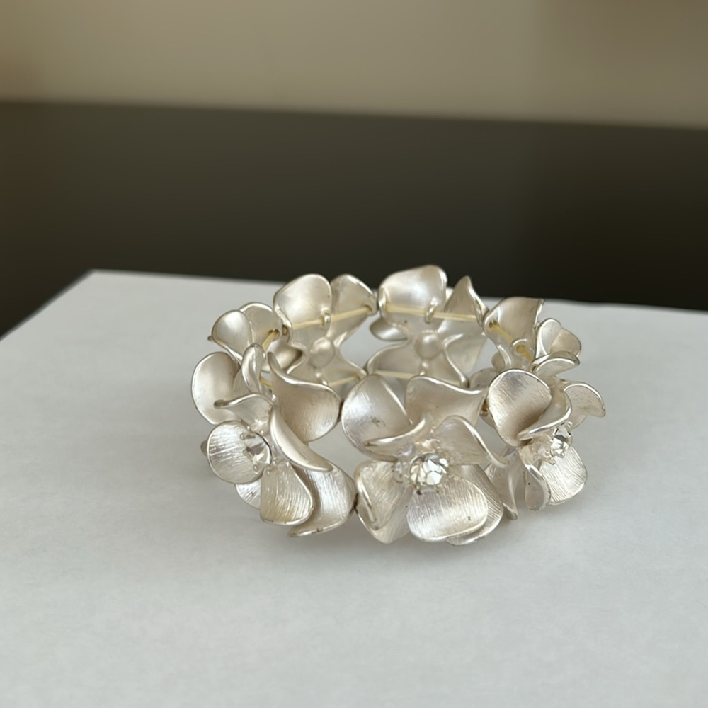 Costume Jewelry Bracelet - Picture 2 of 9